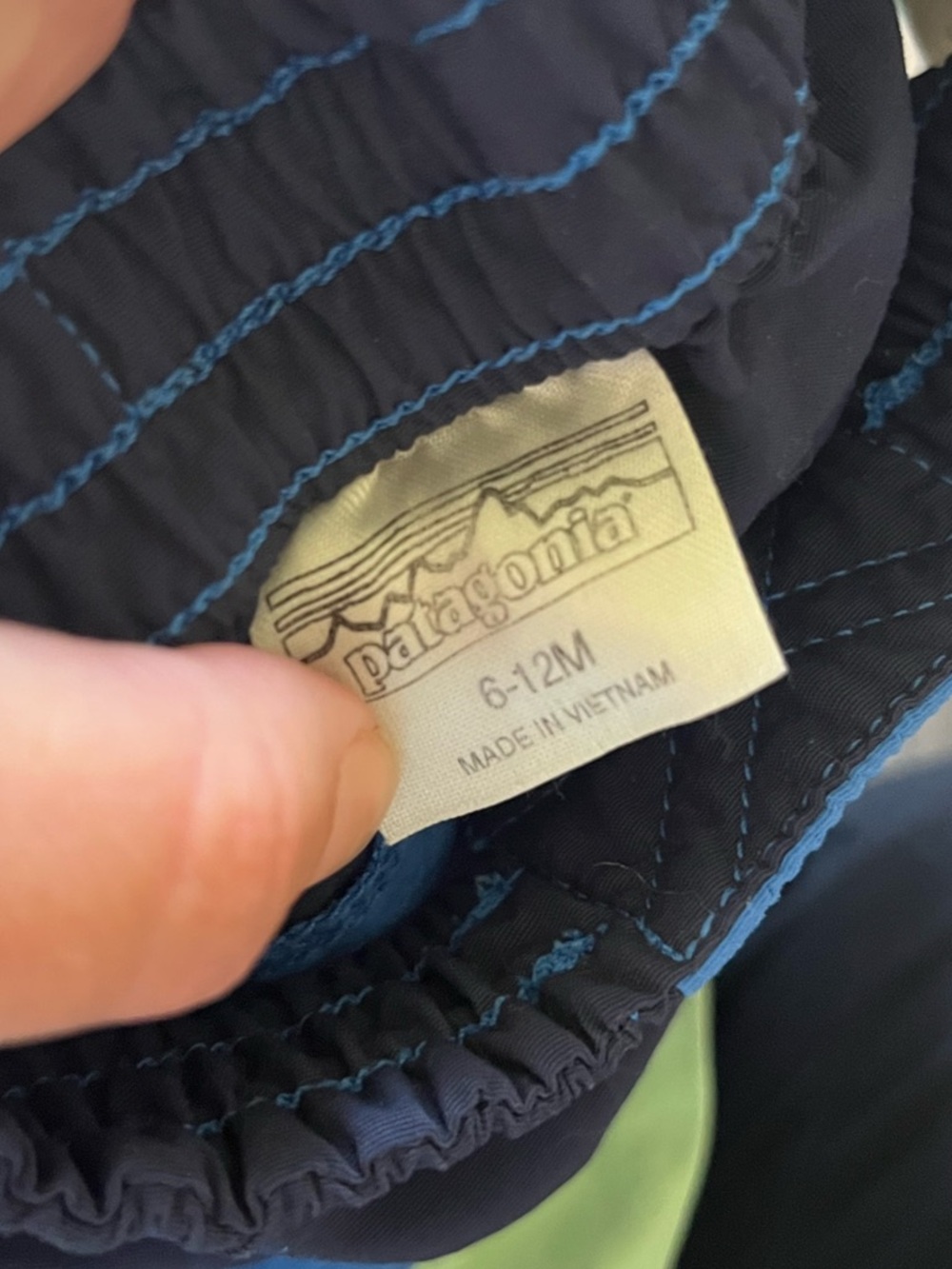 Patagonia baby boardshorts, 6-12mths - Picture 4 of 5